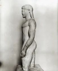 Kouros, aus Paros, nahe dem Heiligtum des Asklepios, ca. 540 v. Chr.
